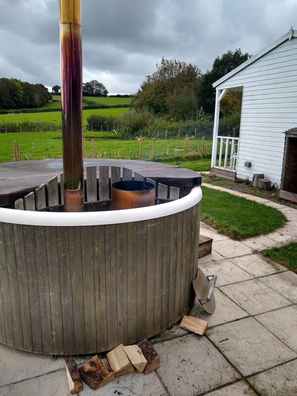 Glamping Cabin with hot tub, Somerset