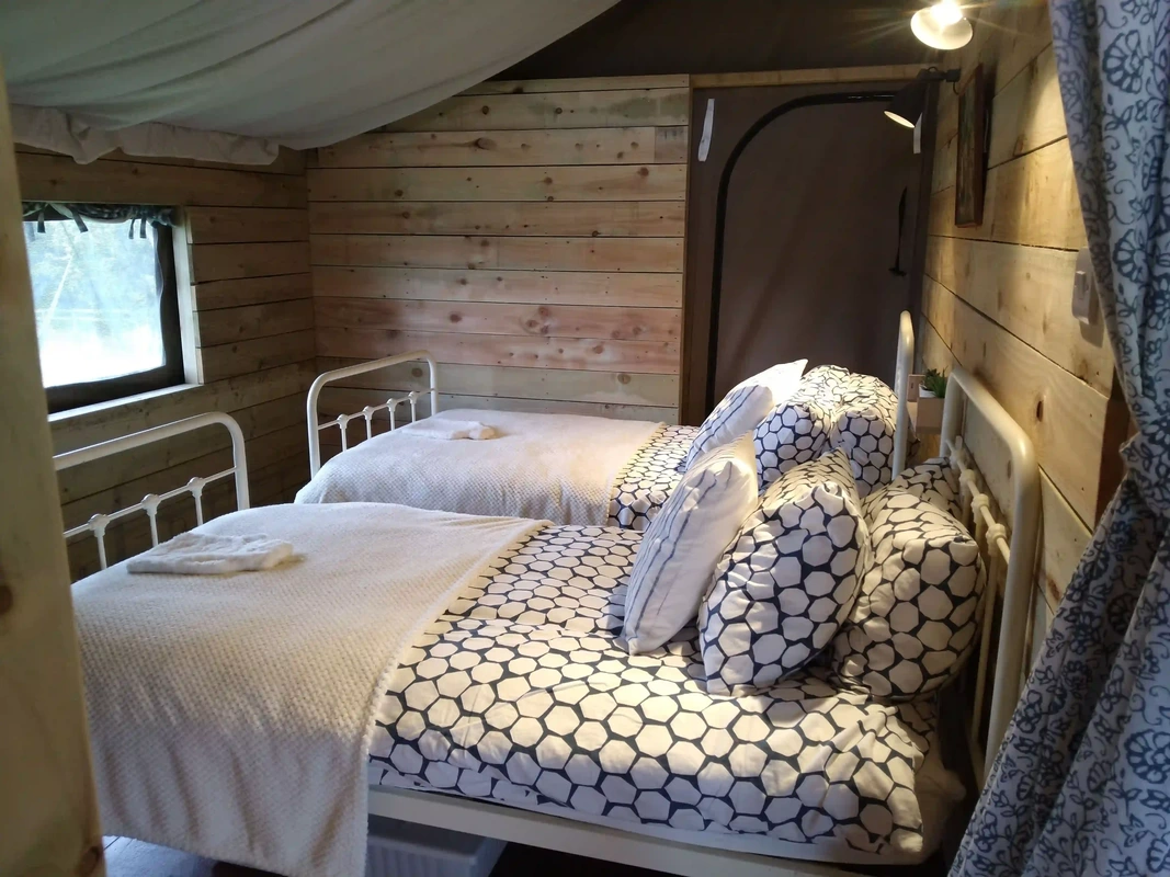 safari tent twin bedroom at Middle Stone Farm