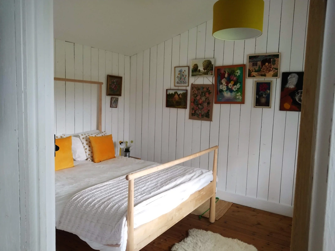 king bedroom in cabin