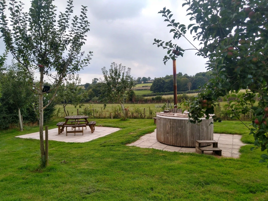 Somerset orchard with hot tub Middle Stone Farm 