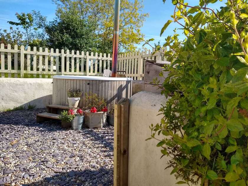 Holiday cottage with hot tub